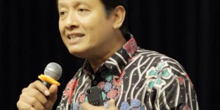 Ijazah Jokowi Terbukti Asli, Henri Subiakto: Kesimpulan Ilmiah Perlu Diuji Kembali
